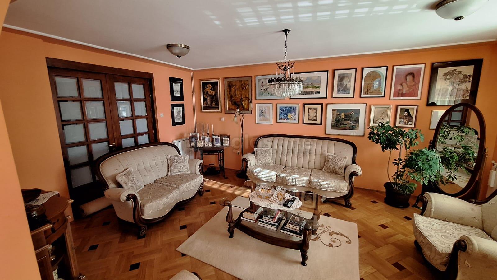 Porodična kuća 380m2 - Bar - Šušanj