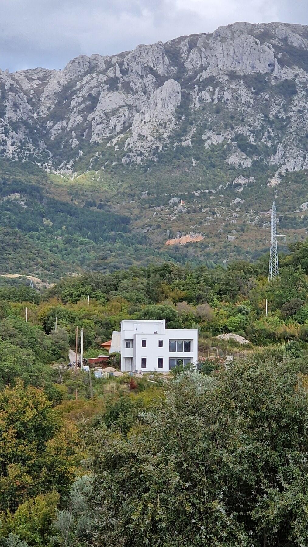 Porodična kuća 450m2 - Bar - Zupci