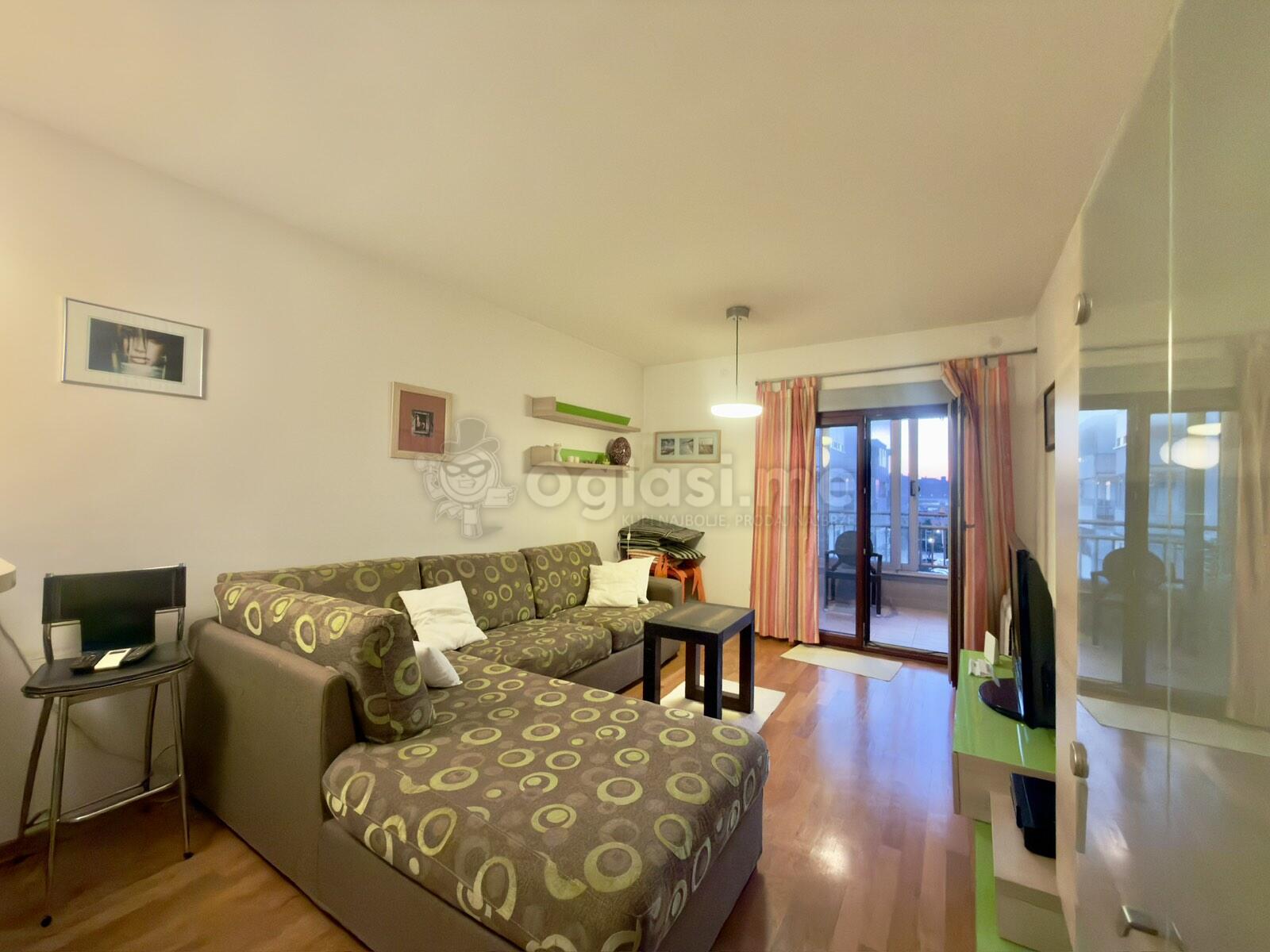 Jednosoban stan 53m2 - Bar - Centar grada