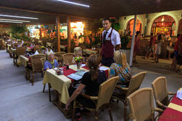 Hitno potrebna 3 profesionalna konobara