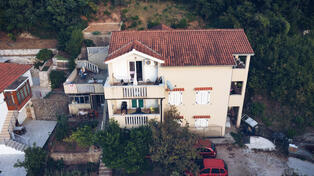 Kuća sa više stanova 390m2 - Tivat - Lepetani
