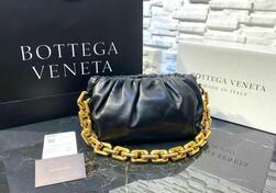 Bottega veneta chain pouch shoulder  bag 