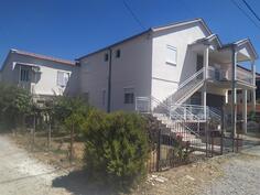 Kuća sa više stanova 320m2 - Podgorica - Konik