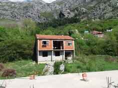 Građevinsko zemljište 912m2 - Kotor - Risan