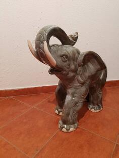 Prodajem statuetu slona