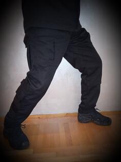 Takticke crne pantalone