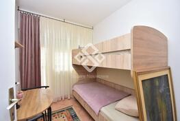 Prodajem krevet na dva sprata sa dušecima. Cena 300€ kontakt telefon +38267311199