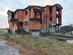 Kuća sa više stanova 660m2 - Podgorica - Zlatica