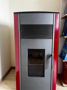 Prodajem malo koriscenu pec na pelet