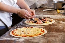 Potrebna dva pizza majstora - plata od 1300e do 1900e