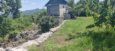 Porodična kuća 100m2 - Podgorica - > Okolina grada