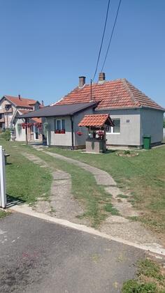Porodična kuća 100m2 - Obrenovac - > Okolina