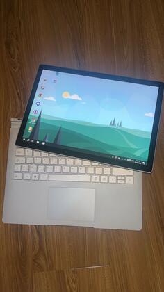 Microsoft Surface book 2 - 13.5" Intel i5 8GB GB