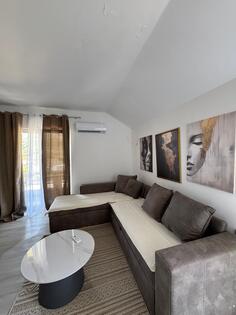 Dvosoban stan 67m2 - Herceg Novi - Podi