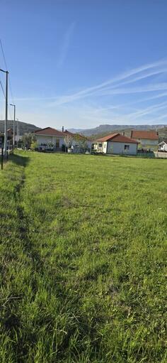 Građevinsko zemljište 1050m2 - Podgorica - Zlatica
