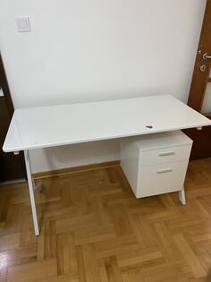 Prodajem kompjuterski sto i stolicu.