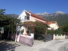 Kuća sa više stanova 180m2 - Herceg Novi - Zelenika