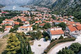 Porodična kuća 450m2 - Kotor - Škaljari