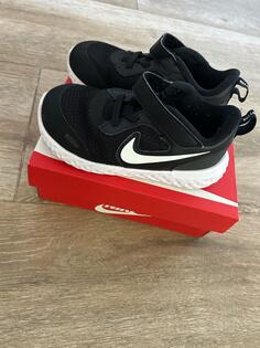 Dobro ocuvane, nosene par puta