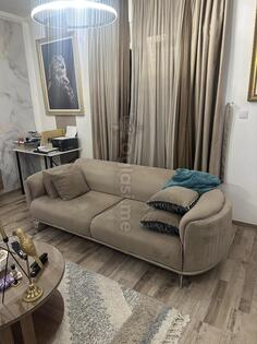 Prodajem dva dvosjeda vise kao i trosjed duzina 230cm. Jako dobro ocivane i jako malo koristeni. Naslon se okrece i moze da se spava i dobija se po sirini 1m . 