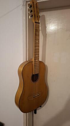 polovna gitara...štima