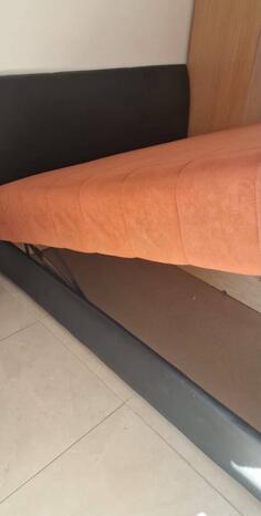 Bracni krevet, kao nov, malo koriscen.