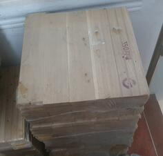 Prodajem manju količinu vrhunskog parketa orah (11 paketa ~ 13,47m2)