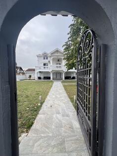 Porodična kuća 350m2 - Podgorica - Zlatica