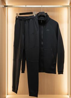 Nike Tech Fleece profi za trening glatki dupli pamuk neprobojna. Placena 120e. Gornji dio nosen par puta a donji nikad.