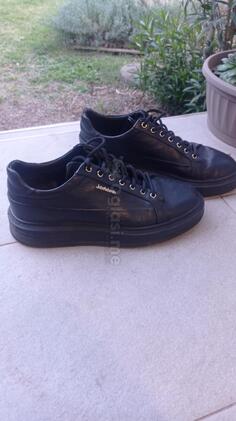 Prodajem kožne cipele