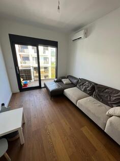 Dvosoban stan 80m2 - Bar - Centar grada