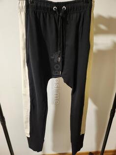 Moderne crno bele sportske pantalone