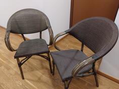 Nove stolice za bastu, 3 komada