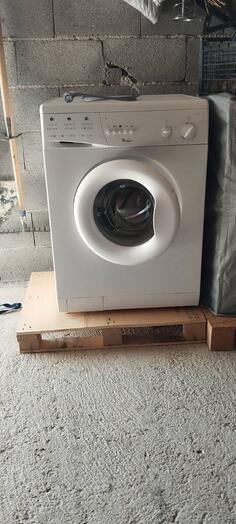 Dvije mašine za pranje veša