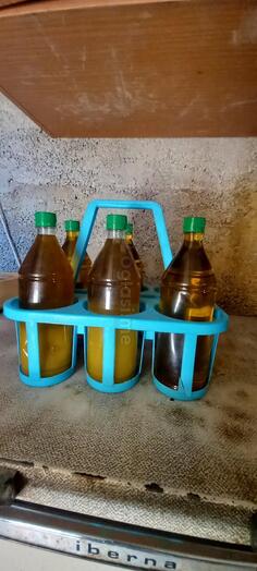 Domaće maslinovo ulje 12€ po litru