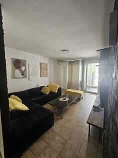 Jednosoban stan 55m2 - Bar - Centar grada