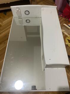 Nova polica sa ogledalom za kupatilo