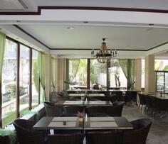 PRODAJE SE RADI RENOVIRANJA 