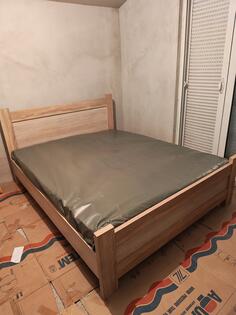 Bračni krevet u odličnom stanju