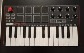 AKAI PROFESIONAL MPK mini, prenosivi MIDI kontroler za muzičku produkciju, 65€