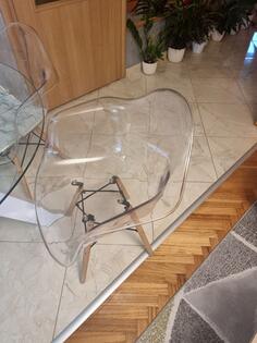 Prodajem 4 stolice. Cjena jedne je 15e. 067028018