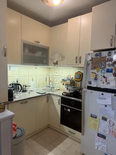 Prodajem kompletnu kuhinju sa uređajima