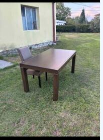 Prodajem trpezarijski sto puno drvo i 6 stolica 