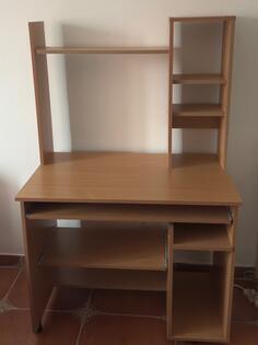 Prodajem 50e radni sto