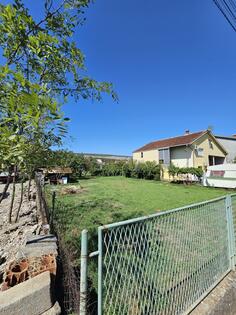 Građevinsko zemljište 326m2 - Podgorica - Tološi