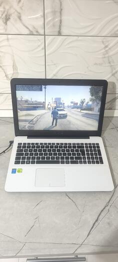 Asus /// - 15" Intel i3 8GB GB