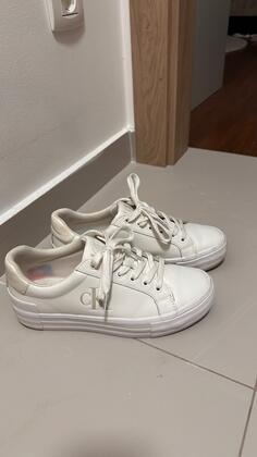 skoro nove, bijele Calvin Klein, sportske cipele