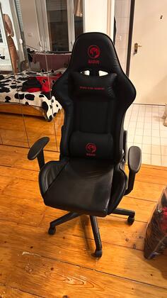 udobna luksuzna gejmerska stolica