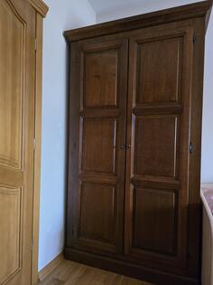 Prodajem dva ormara. Puno drvo