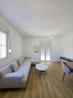 Dvosoban stan 64m2 - Cetinje - > Okolina grada